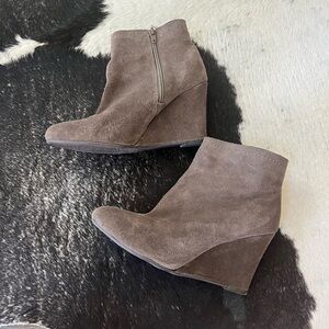 Chinese Laundry grey suede ankle wedge boots, size 8.5